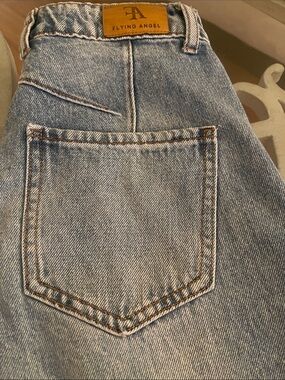 Women's Light Wash Barrel Jeans